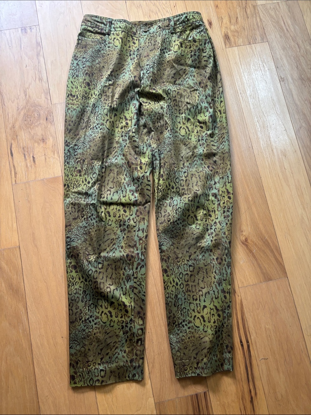 Dana Buchman green leopard print pants size 6 petite